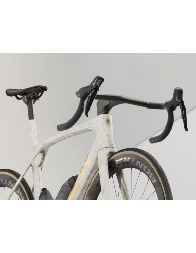 Madone SLR 7 L Era White/Supernova...